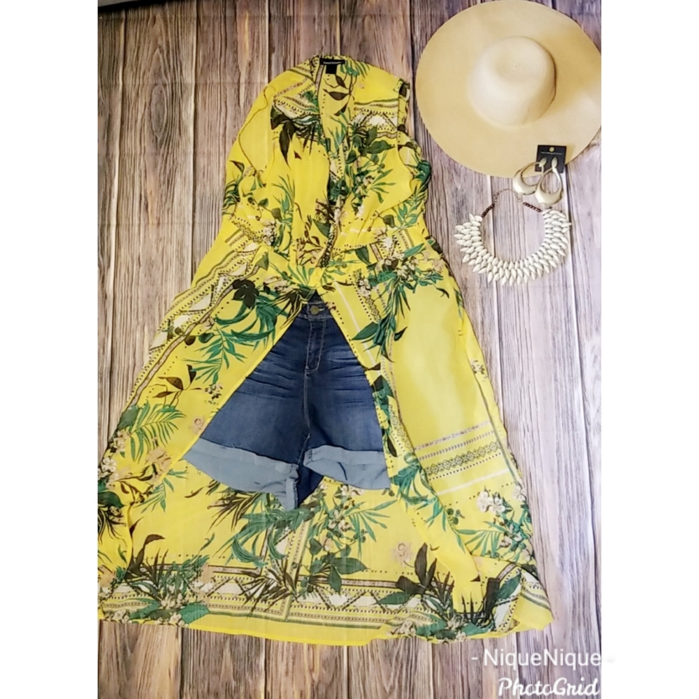 Ashley Stewart Size 22/24Turn heads in this tropical print sheer duster.